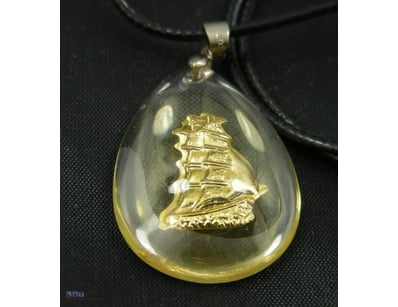 CHINESE GOLD COLOUR AMULET        

Condition: Goo...