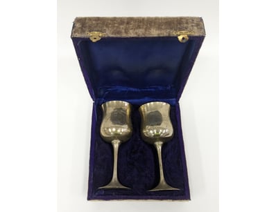 PAIR OF SILVER GOBLETS WITH ENGRAVED DECORATION IN...