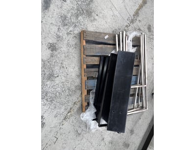 framing, aluminium, scratches and dents.

Quanti...