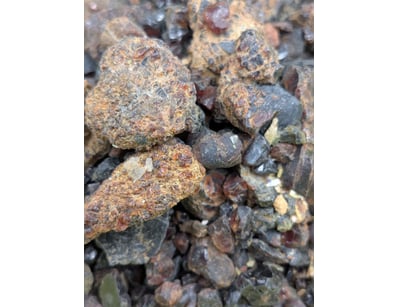 545 GRAMS OF ROUGH GARNET

655266+124


