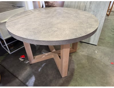 Round wooden table with stone design 

Dimensions:...