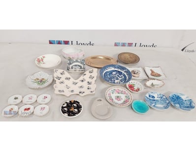 ASSORTED CERAMIC ITEMS INCLUDING, TRINKET DISHES, ...