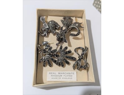 UNRESERVED Affordable Jewellery Valentines Spec... - Lot 621