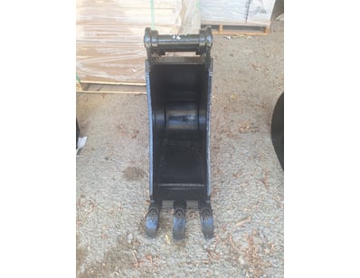 Machinery, Trucks & Attachments - Lot 19