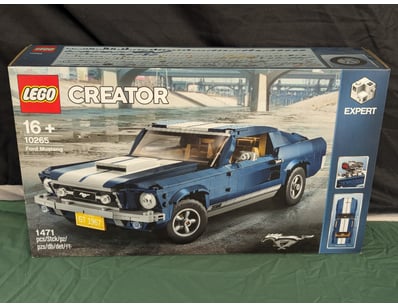 **UNRESERVED** LIFETIME COLLECTION OF LEGO PART... - Lot 137