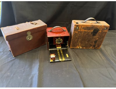 CAMERAS, CASES AND PORTABLE CAMERA EQUIPMENT SET
...