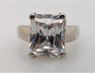 SILVER AND CUBIC ZIRCONIA RING


583010+143

...