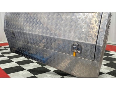 Aluminum checker plate toolbox/storage unit, with ...