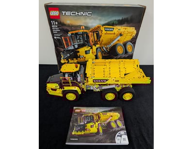 **UNRESERVED** LIFETIME COLLECTION OF LEGO PART... - Lot 108