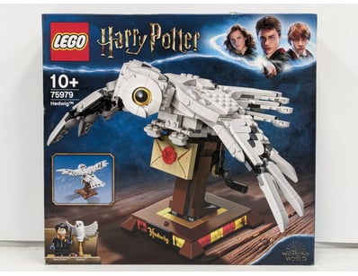 LEGO Harry Potter Hedwig set 75979. This is a deta...