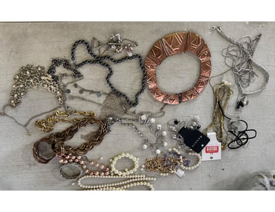 Gadgets, Music & Pastimes (A986) - Lot 150