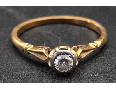 <b>Price Guide: $250 - $450 AUD</b><br>
<br>
<b>...