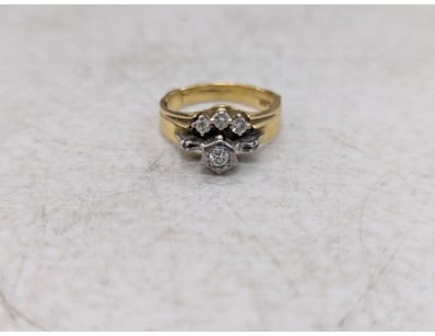Ring, gold coloured, white stones

