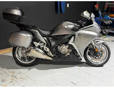 <b>2010 Honda VFR - Silver - 46,194km - 1237cc V4 ...