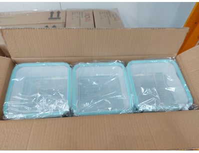 BOX LOT - QTY x  6 2.4LT square food storage conta...