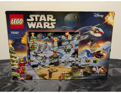 **UNRESERVED** LIFETIME COLLECTION OF LEGO PART... - Lot 364