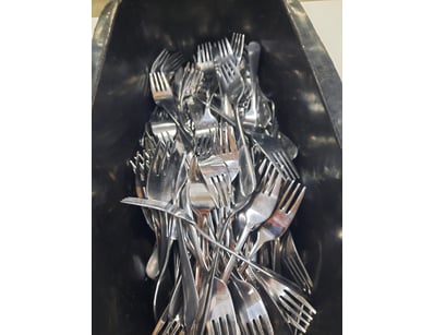 Forks, Silver metal finish.

Unknown quantity.
...