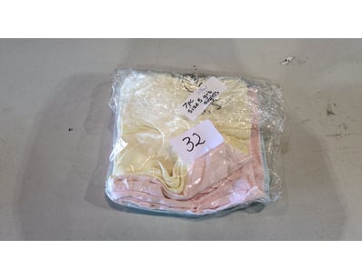 Assorted Girls XS Singlets - Qty 7

Sold as Lot
...