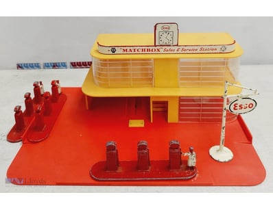 VINTAGE MATCHBOX LESNEY MG1 ESSO SALES & SERVICE S...