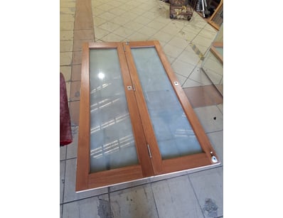 Pair of timber-framed glass panel doors

Dimensi...