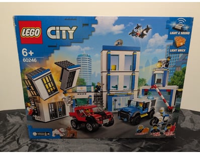 **UNRESERVED** LIFETIME COLLECTION OF LEGO PART... - Lot 343