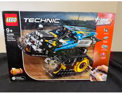 **UNRESERVED** LIFETIME COLLECTION OF LEGO PART... - Lot 314