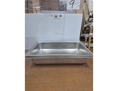 2x deep pan baking trays. 57x37x13cm

