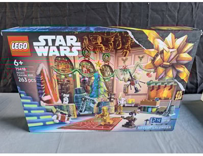 **UNRESERVED** LIFETIME COLLECTION OF LEGO PART... - Lot 326