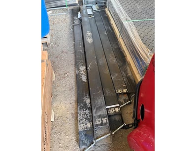 UNRESERVED GC Factory Direct Containers, Machine... - Lot 94