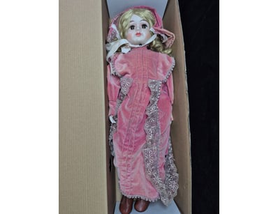 The Curio Collection (A991) - Lot 687