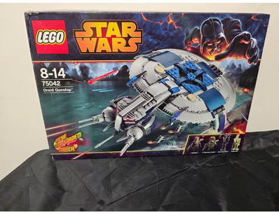 UNRESERVED COOKIES LIFETIME COLLECTION OF LEGO ... - Lot 519