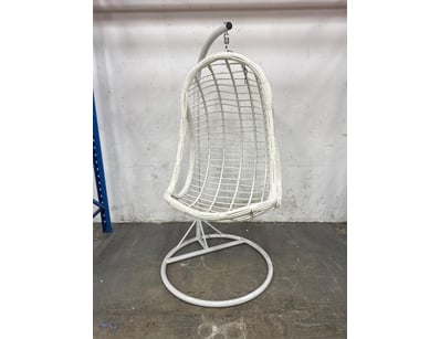 White woven rattan hanging egg chair with sturdy m...