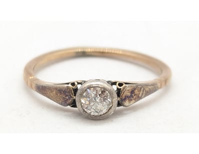 ROSE GOLD AND SILVER DIAMOND RING

Ring Features E...