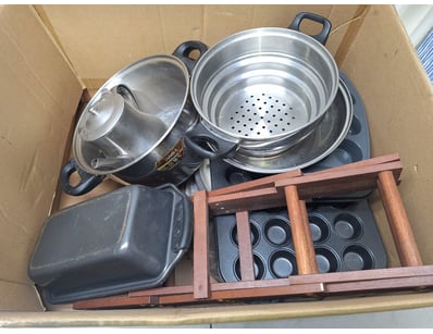 Assorted Catering Lot

Inlcudes Wine Rack, Muffin ...