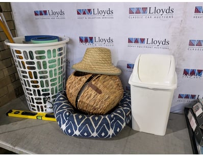 Miscellaneous household and sporting goods lot

...
