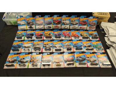 36X ASSORTED HOT WHEELS CARS INCLUDING DMC DELOREA...