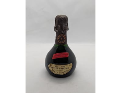 Petite Liquer Moët Champagne, 18% ABV, 200ml