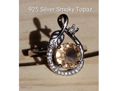 925 SILVER RING WITH MORGANITE ZIRCON SIZE 9      ...