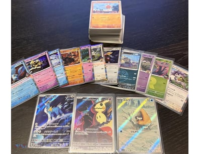 ASSORTED JAPANESE BULK POKEMON CARDS INCLUDING HOL...
