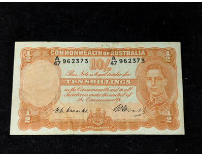 COMMONWEALTH OF AUSTRALIA TEN SHILLINGS BANKNOTE
...