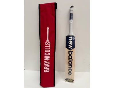 New Balance DC 900 MAX cricket bat in Short Handle...