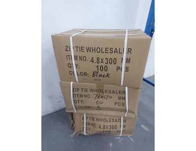 Zip tie, assorted sizes and colours, quantity unkn...