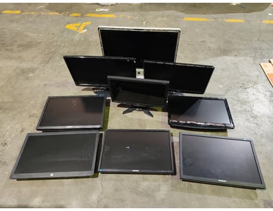 Bulk lot of 13 computer monitors in mixed conditio...