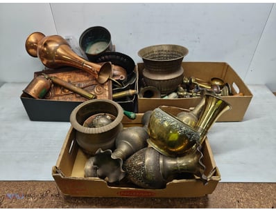 Homewares, inclduing assorted brass and copper sty...