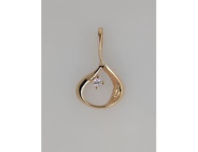 9CT YELLOW GOLD AND DIAMOND PENDANT


583010+24...