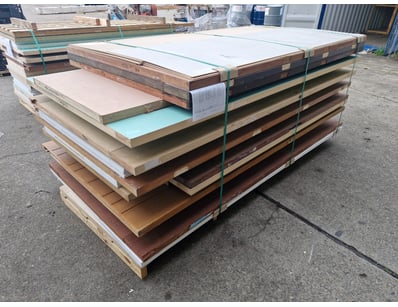 23 x Assorted interior and exterior doors to palle...