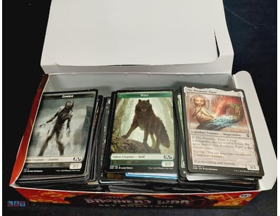 BULK LOT HOLDS A LARGE COLLECTION OF MAGIC: THE GA...