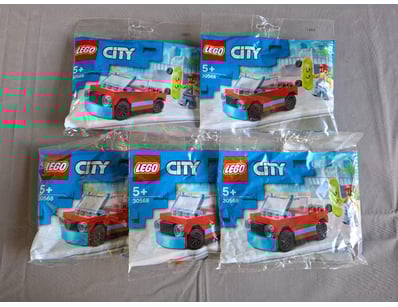 **UNRESERVED** LIFETIME COLLECTION OF LEGO PART... - Lot 187