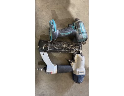 Makita cordless power tool bundle comprising two i...