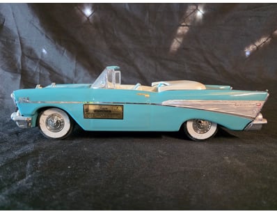 1957 CHEVROLET CONVERTIBLE DIE-CAST MODEL CAR - DE...